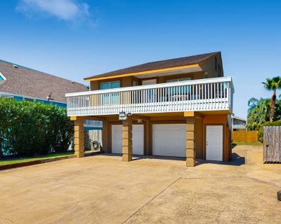 3 Bedroom 3BA House Vacation Rental in White Granite at 106 East Huisache, South Padre Island, TX