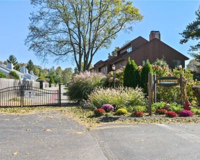 1 Bedroom 2BA 1050 ft Condo For Sale in Mohegan Lake, NY