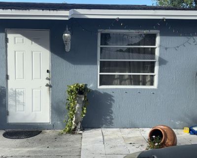 1 Bedroom 1680 ft Studio For Sale in Lake Worth, FL