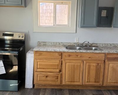 1 Bedroom 1BA 650 ft Pet-Friendly Apartment For Rent in Seaside, OR