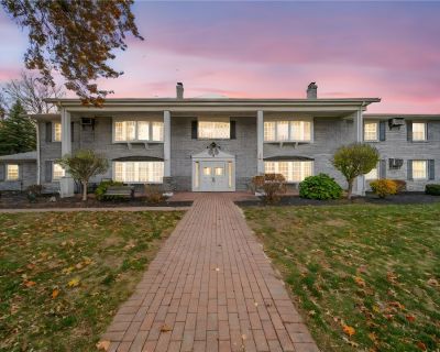 2 Bedroom 1BA Condo For Sale in Mentor, OH