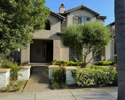 4 Bedroom 3.5BA 0 ft Apartment For Rent in Oxnard, CA