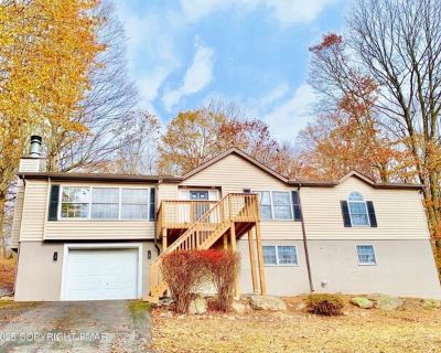 4 Bedroom 2BA 2658 ft Lake For Sale in Canadensis, Pennsylvania