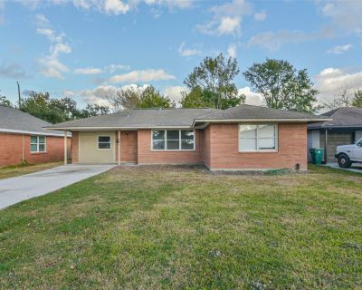 3 Bedroom 1BA 1211 ft Single Family House For Sale in Pasadena, TX