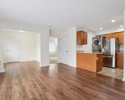 1 Bedroom 1BA Condo For Sale in Franklin Twp, NJ