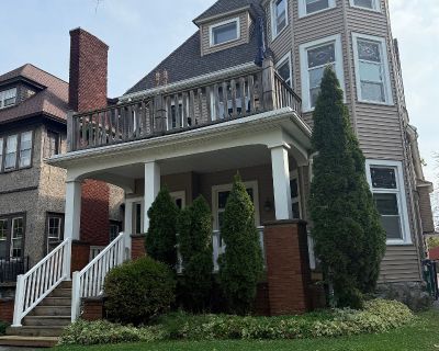 2 Bedroom 1BA 1000 ft Pet-Friendly Apartment For Rent in Buffalo, NY