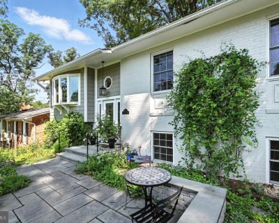 4 Bedroom 3BA 2142 ft Single Family House For Sale in Arlington, VA