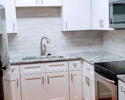 Available on: now. Unfurnished. Parking available * Internet included * Students welcome * 40+ years welcome Alcove Rooms will require background checks for this room Learn more. ROOMS FOR RENT Great home with rooms for rent in North Hills location! The home provides spacious 3 bedrooms and 2.5 baths. The kitchen features stainless steel appliances, and a furnished living/dining room. 1st-floor...