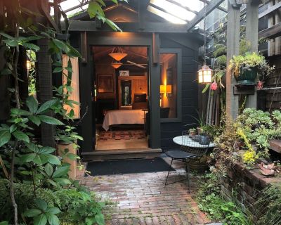 1 bed 1 bath cottage vacation rental in Alameda, CA