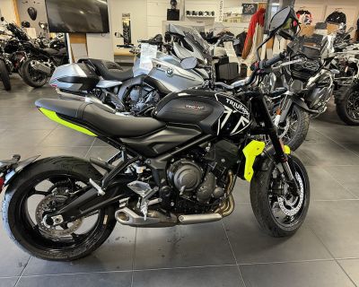 2024 Triumph Trident 660 Jet Black/Triumph Racing Yellow