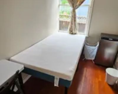 4 Bedroom 226 ft Furnished House For Rent in New Westminster, BC