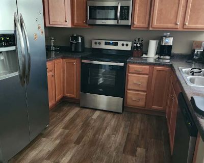Private room with own bathroom in an apartment, Sturtevant, WI 53177