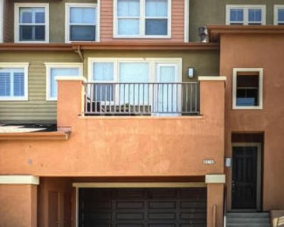 4 Bedroom 3BA 2468 ft Townhouse For Sale in Oakland, CA