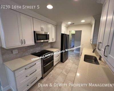 2 Bedroom 2BA 1311 ft Pet-Friendly Single-family home For Rent in Saint Petersburg, FL