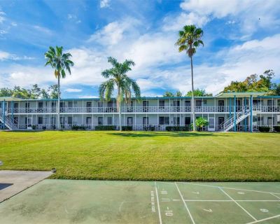 2 Bedroom 1BA 816 ft Condo For Sale in Lakeland, FL