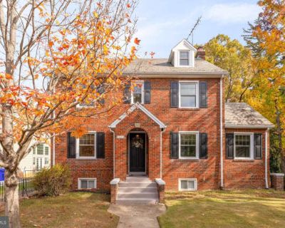 6403 40TH Avenue. image_url. Hardwood floors Dishwasher Pet friendly Parking Gym Playground Unit Amenities dishwasher fireplace furnished garbage disposal hardwood floors ice maker microwave range refrigerator Property Amenities pet friendly car charging clubhouse gym parking playground media room. 5 Bedroom. 4 Bathroom. 2440 ft . Furnished