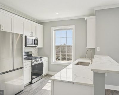 3 Bedroom 2BA 1295 ft Apartment For Rent in Warrington, PA