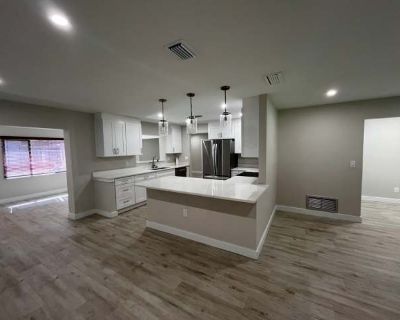 3 Bedroom 2BA 1863 ft Pet-Friendly Apartment For Rent in Fairview Shores, FL