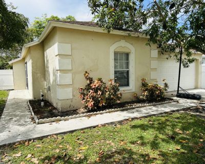 3 Bedroom 2BA 1274 ft House For Rent in West Palm Beach, FL