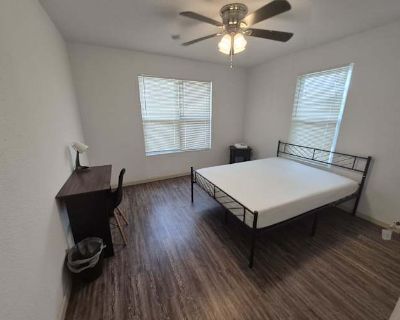 Private room with shared bathroom in a House, San Antonio, TX 78220