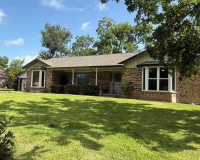 3 Bedroom 2BA 1702 ft Single-Family House For Sale in Richwood, TX