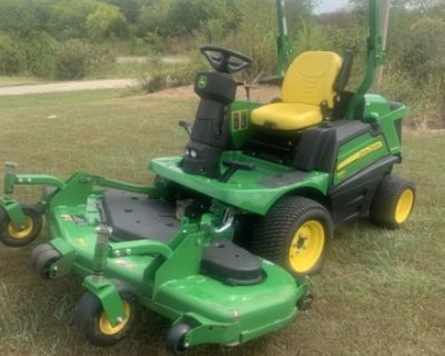 John Deere 1550 diesel mower with 108 hrs