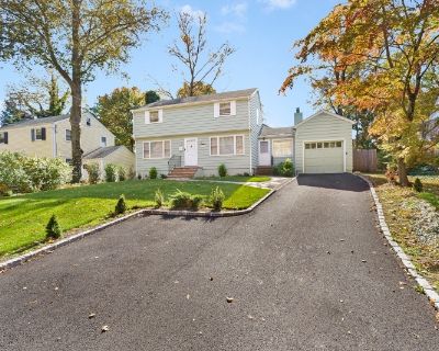 18 Glenwild Rd. The Rose City ( FULLY FURNISHED RENTAL).... Quiet Neighborhood, Modern Updates, and Ideal Location. Experience comfort and convenience in this beautifully updated 4-bedroom home. Fully furnished and move-in ready. Nestled in a quiet neighborhood, this residence was renovated in 2024 and features modern finishes throughout. Enjoy a newly updated kitchen and bathrooms, a wall of w...