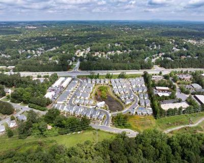 1 Bedroom 1.5BA 1129 ft Pet-Friendly Apartment For Rent in Suwanee, GA