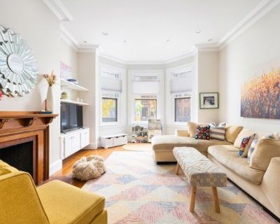 380 Marlborough St Unit 4. Beautifully appointed parlor and garden level duplex resonating with architectural detail. The upper entry level offers a large and open living room that overlooks picturesque Marlborough Street accented with a center point fireplace, custom built-ins and soaring ceilings. Accented by a powder and an eat in kitchen with views of a beautifully landscaped courtyard. The...