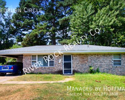 3 Bedroom 1BA 888 ft Pet-Friendly Single-family home For Rent in Little Rock, AR