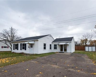 2 Bedroom 1BA 1120 ft Single Family Home For Sale in EAU CLAIRE, WI