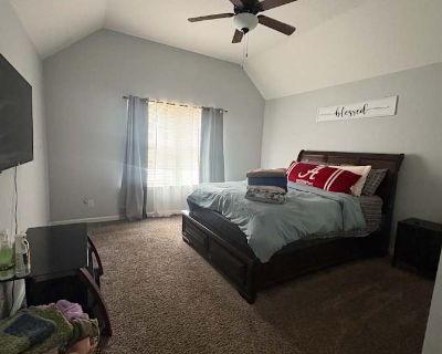 Private room with shared bathroom in a House, Hinesville, GA 31313