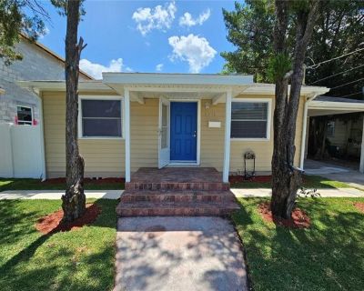 2911 26th St N. One or more photo(s) has been virtually staged. Welcome to this fully renovated 2-bedroom, 1-bathroom home featuring a versatile bonus roomperfect for a home office, creative studio, or guest space. With 782 sq ft of efficient, well-designed living space, this property offers a fresh, move-in-ready feel. Inside, youll find modern updates throughout, including a sleek kitchen wit...