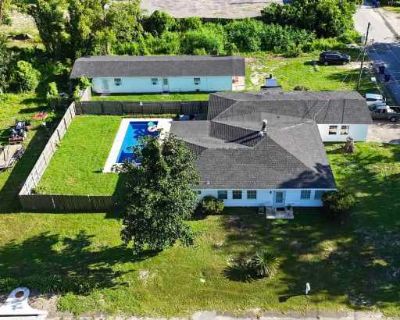 4 Bedroom 3.5BA 3400 ft Pet-Friendly Apartment For Rent in Panama City, FL