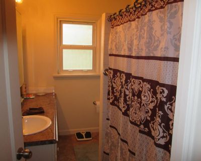 Total rooms: 3. Deposit: $1.00 * Utilities included?: No * Fees apply?: No. References are not required. Males preferred. Smoking is allowed. Not for couples. Age preference: 18 - 30. Furnishings: Furnished * Parking: Yes * Garage: Yes * Yard/patio: Yes * Balcony/roof terrace: No * Disabled access: No * Living room: shared * Broadband included: Yes. Availability Available Now Minimum term None ...