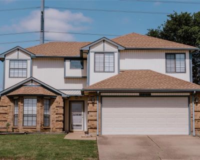 4 Bedroom 2BA 2421 ft Single Family House For Sale in Arlington, TX