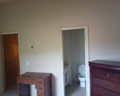 Unfurnished Room for Rent - Looking for a roommate