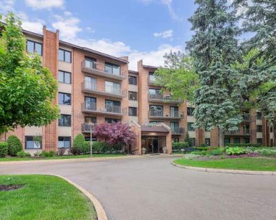 2 Bedroom 2BA 1800 ft Condominium For Sale in WILLOWBROOK, IL