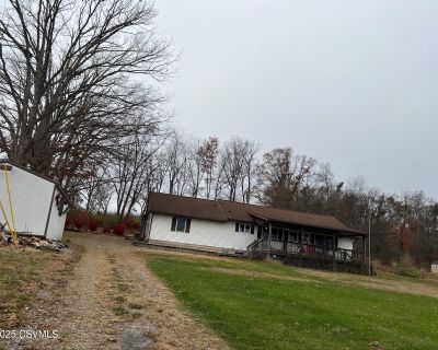 3 Bedroom 2BA 1612 ft Single Family House For Sale in Lewisburg, PA