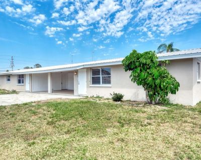 2 Bedroom 1BA 750 ft Apartment For Rent in Englewood, FL