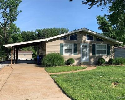 4115 Pasco Dr. Now available for lease in a fantastic south county neighborhood! This beautifully maintained 4-bedroom, 1.5-bath home offers style, comfort, and convenience all in one. Step inside to find an inviting open floor plan with vaulted ceilings and gleaming hardwood floors that create a spacious, airy feel throughout the main level. The bright kitchen and adjoining dining area flow se...