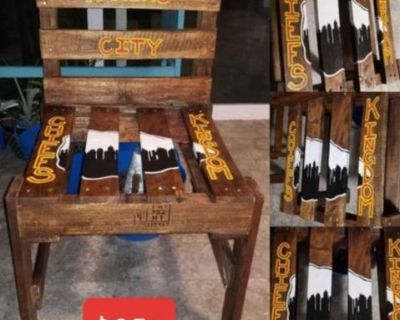 Hand Painted Chiefs Pallet Chair