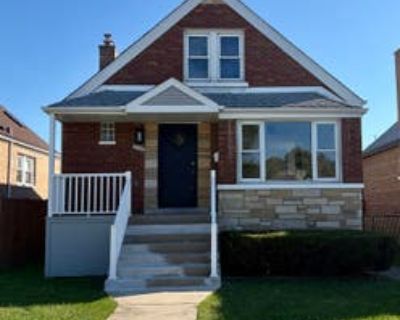 2 Bedroom 1BA 895 ft Single Family Home For Sale in CHICAGO, IL