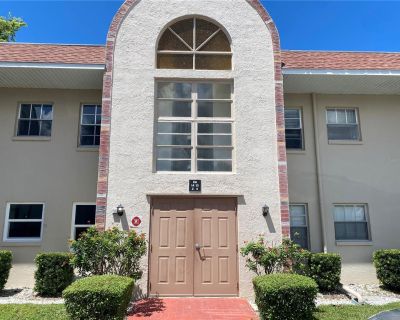 2 Bedroom 1BA 925 ft Apartment For Rent in Bradenton, FL