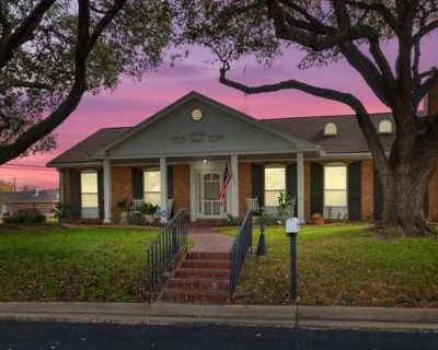 3 Bedroom 3BA 3154 ft Single Family Home For Sale in SCHULENBURG, TX