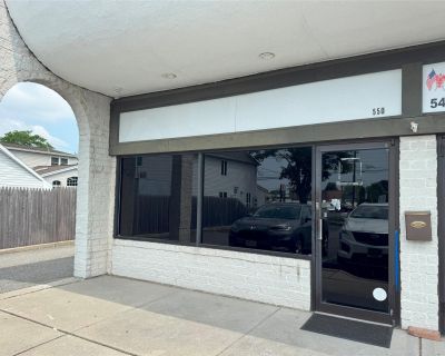 1000 ft Commercial Property For Rent in Bethpage, NY
