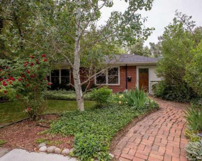 Charming 3 bedroom/2 bathroom Single Family Home!. image_url. In unit laundry Patio / balcony Hardwood floors Dishwasher Dogs allowed Garage Unit Amenities air conditioning carpet dishwasher fireplace garbage disposal hardwood floors in unit laundry microwave oven patio / balcony range refrigerator stainless steel Property Amenities parking garage dogs allowed. Pets allowed. 3 Bedroom. 2 Bathro...