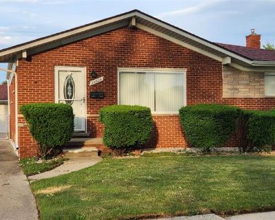 3 Bedroom 1BA 1167 ft Apartment For Rent in Sterling Heights, MI
