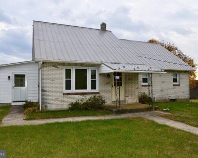 238 Grim Rd. All the vibes of a quaint, country home with spectacular views available for rent, just in time for the holidays! Located in a very quiet area in the Kutztown SD, this home has been refreshed with new paint and refinished floors. There are 5 nice sized bedrooms, a full bath, and both the living room and eat in kitchen are spacious. Situated on a beautiful acre surrounded by the cou...