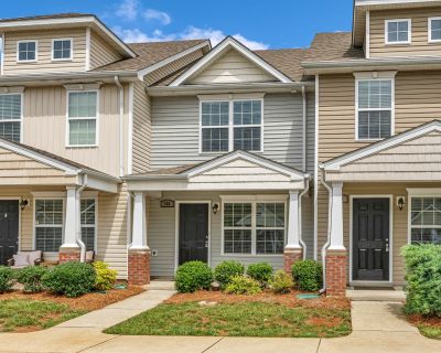 2 Bedroom 2BA 1224 ft Condo For Sale in Clarksville, TN